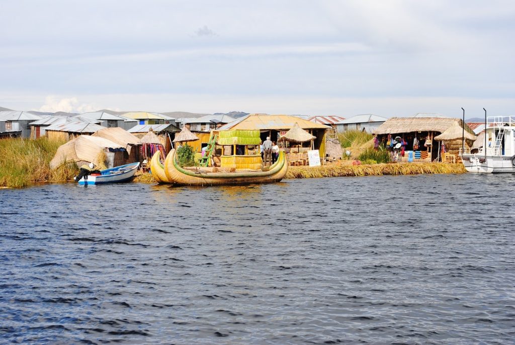 Do people really live on the Floating Reed Islands of Uros - Orange Nation 